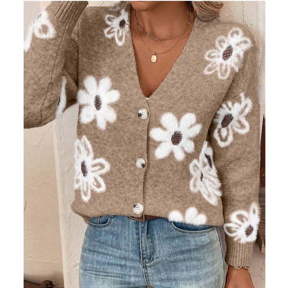 Cozy Floral Print Fuzzy Button Down Oversized Cardigan - Picture 10 of 11